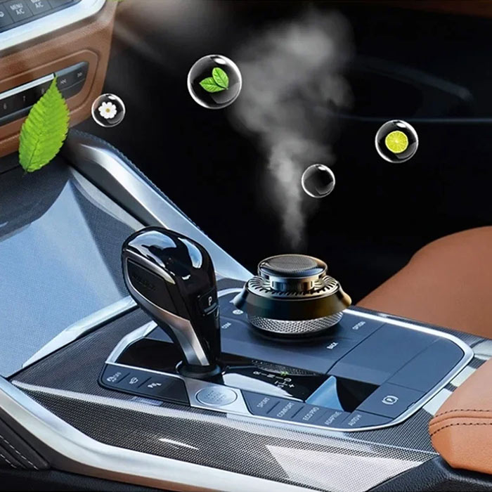 Osvežilec zraka se vrti za 360 stopinj in enakomerno porazdeli dišavo po prostoru!