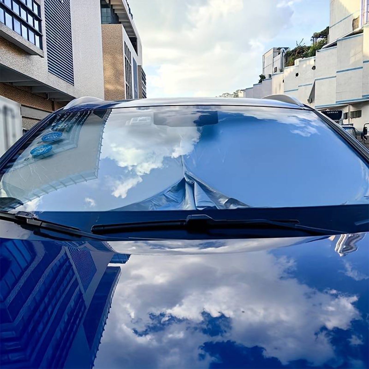 SunVisor, zložljiv senčnik za vetrobransko steklo avtomobila